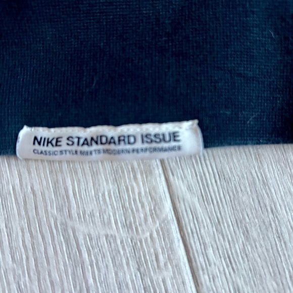 Nike Dri-Fit Standard Issue Basketball Hoodie (Men’s Small) - Picture 6 of 6